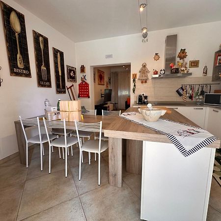 Il Don Minzoni 98 "Casa Vacanze" リド・ディ・カマイオーレ エクステリア 写真