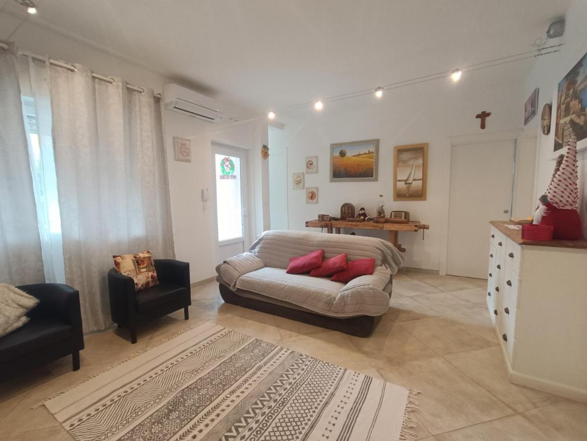Il Don Minzoni 98 "Casa Vacanze" リド・ディ・カマイオーレ エクステリア 写真