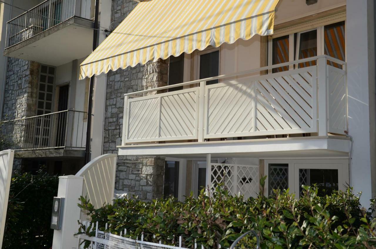 Il Don Minzoni 98 "Casa Vacanze" リド・ディ・カマイオーレ エクステリア 写真